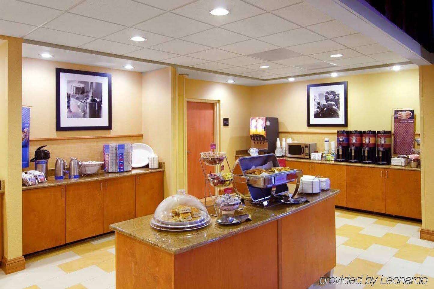 Hampton Inn Petersburg - Southpark Mall Колониал-Хайтс Экстерьер фото