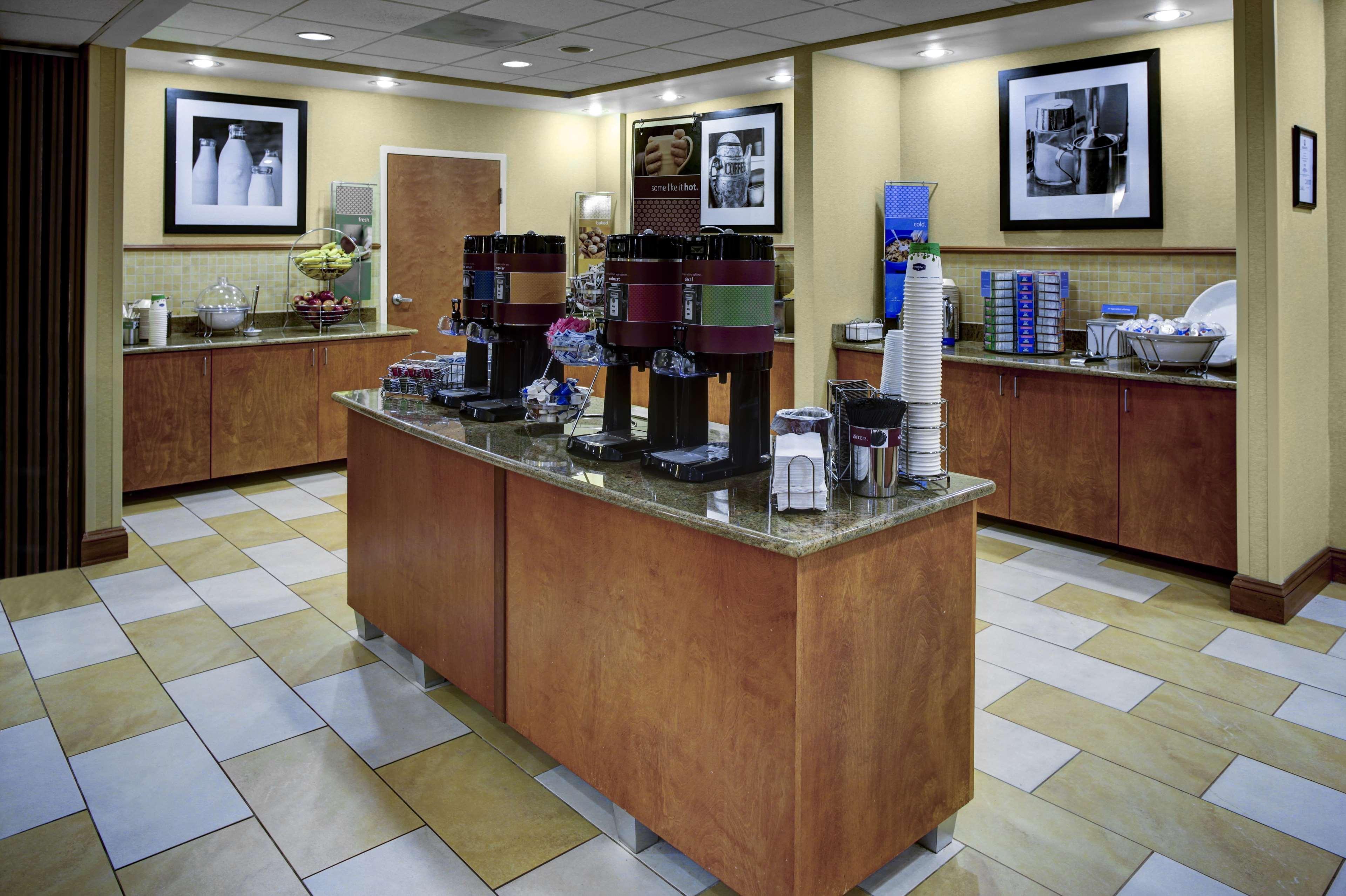 Hampton Inn Petersburg - Southpark Mall Колониал-Хайтс Экстерьер фото