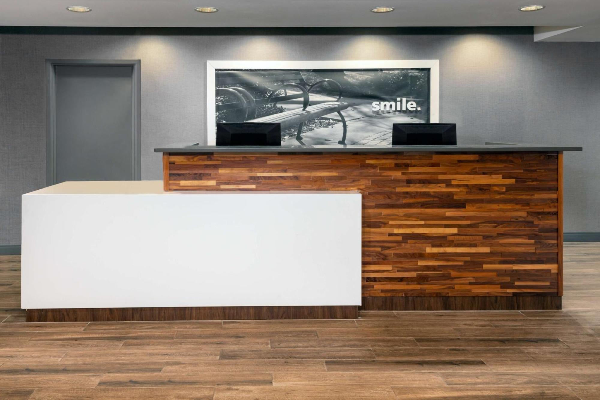 Hampton Inn Petersburg - Southpark Mall Колониал-Хайтс Экстерьер фото
