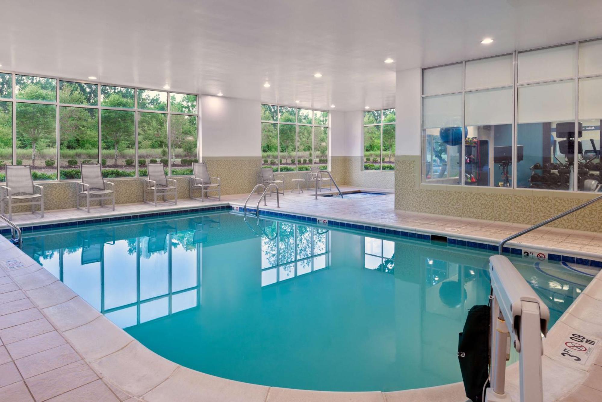 Hampton Inn Petersburg - Southpark Mall Колониал-Хайтс Экстерьер фото